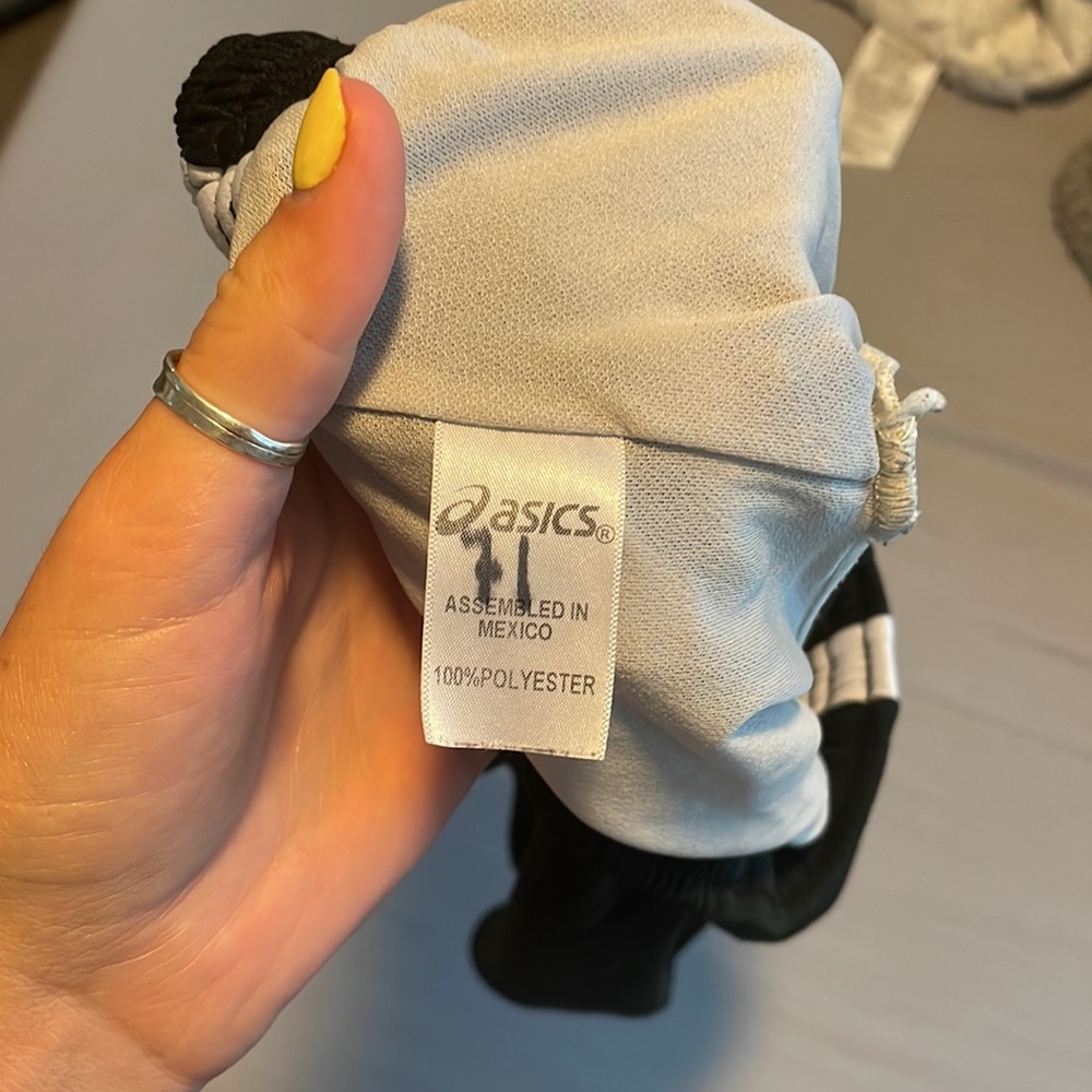 ASICS split shorts, small/medium - Picture 3 of 6